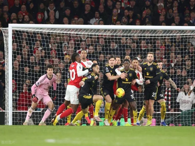 阿森纳丢联赛杯,基翁在节目上情绪失控和一名曼联球迷对线